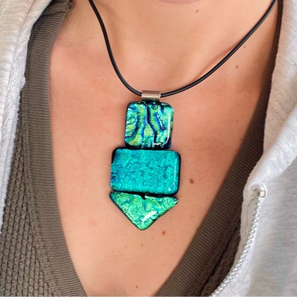Unique Green/Blue Aurora Pendants w Leather Necklace& LobsterClaw Clasp - Picture 1 of 6